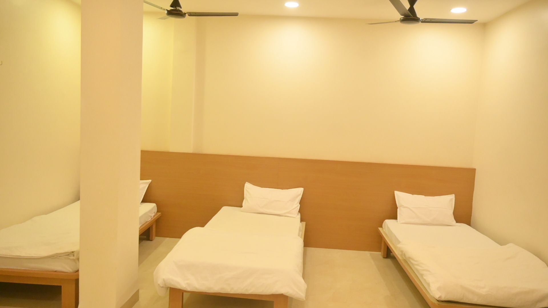 kamlapat-single-room